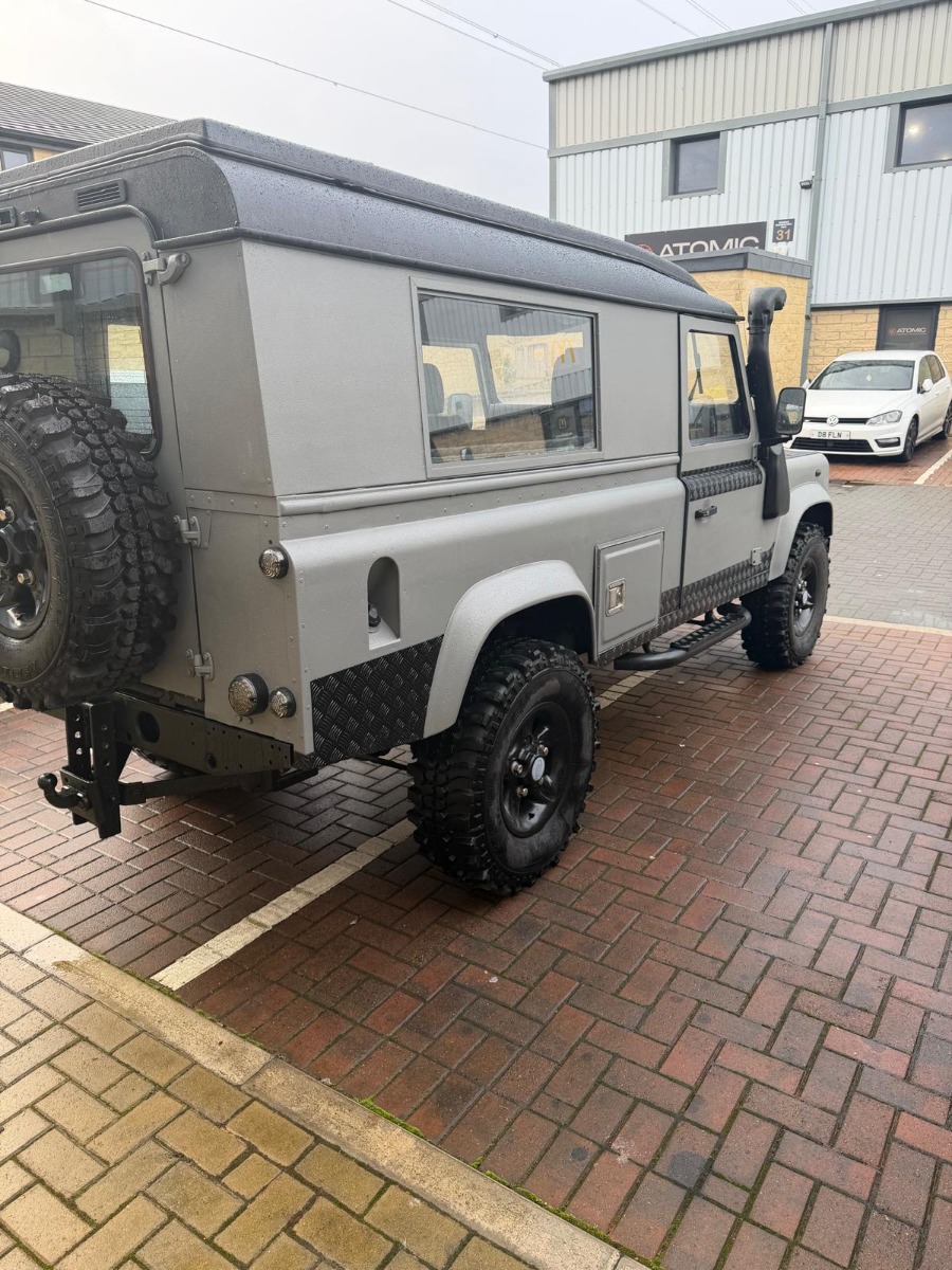 2003 Land Rover Defender 110 Image 4
